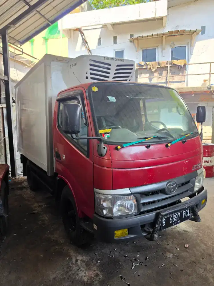 Hino dutro 110 SD engkel 4 roda bok pendingin frezer tahun 2016