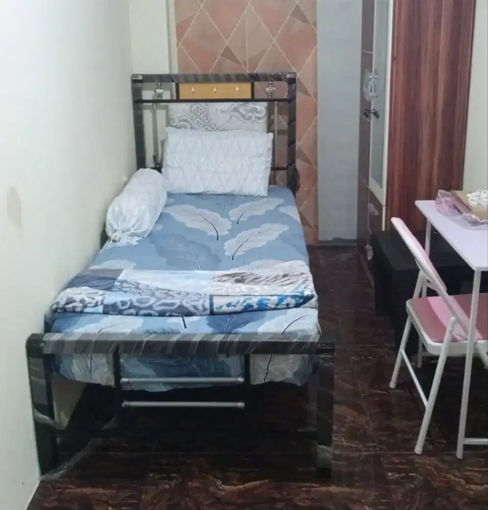 Kasur set ranjang bekas kosan rasa baru