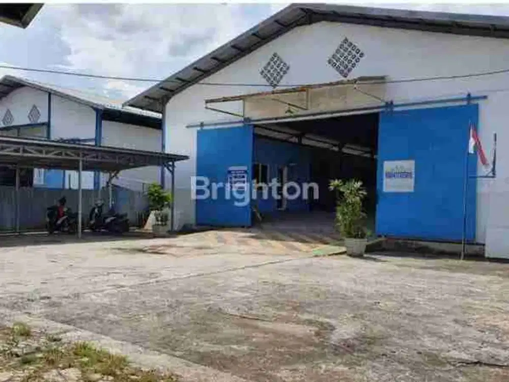 DISEWAKAN GUDANG SIAP PAKAI DENGAN PARKIRAN LUAS LOKASI KARIANGAU