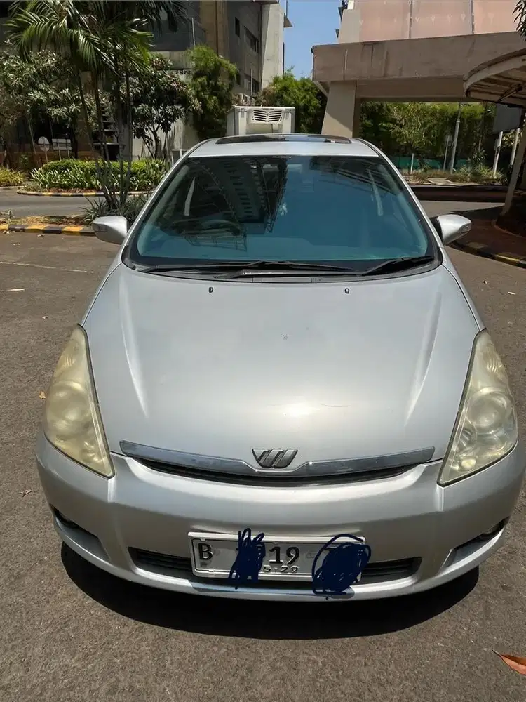 Toyota wish 2004 sunroof masih bagus terawat tangan 1