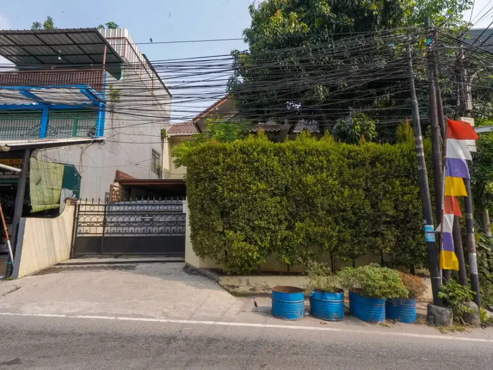 Rumah Strategis 17 Menit ke Terminal Ragunan 2 Lt Hadap Timur J-54986