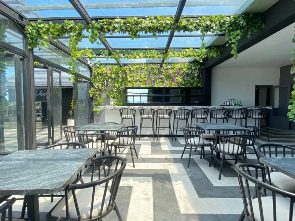 PRIME RESTAURANT & EVENT VENUE FOR LEASE IN PETITENGET