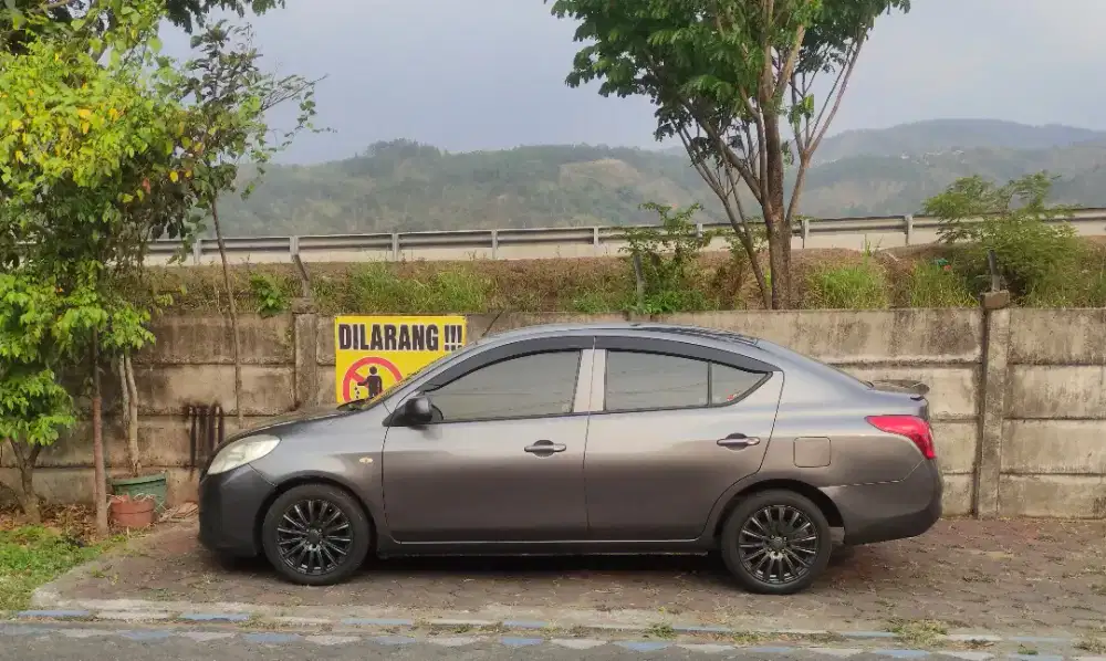 Nissan Almera 2013 Bensin
