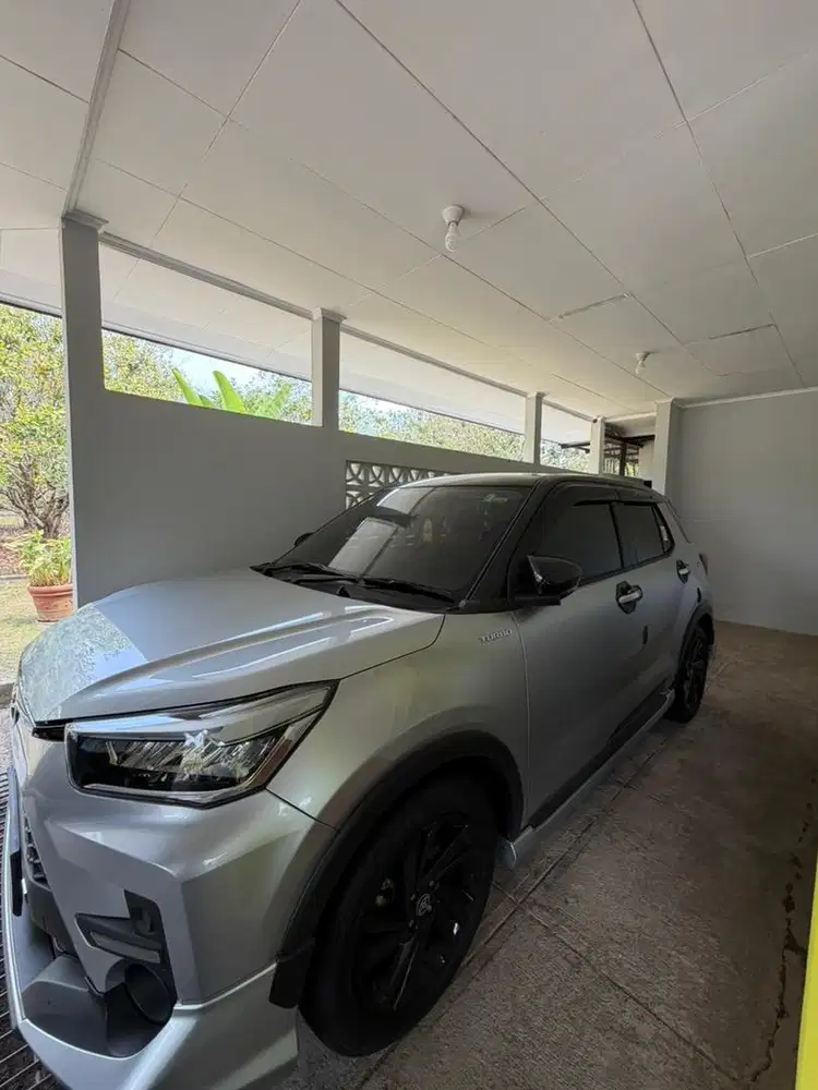 Di Jual Mobil Raize GR two tone matic