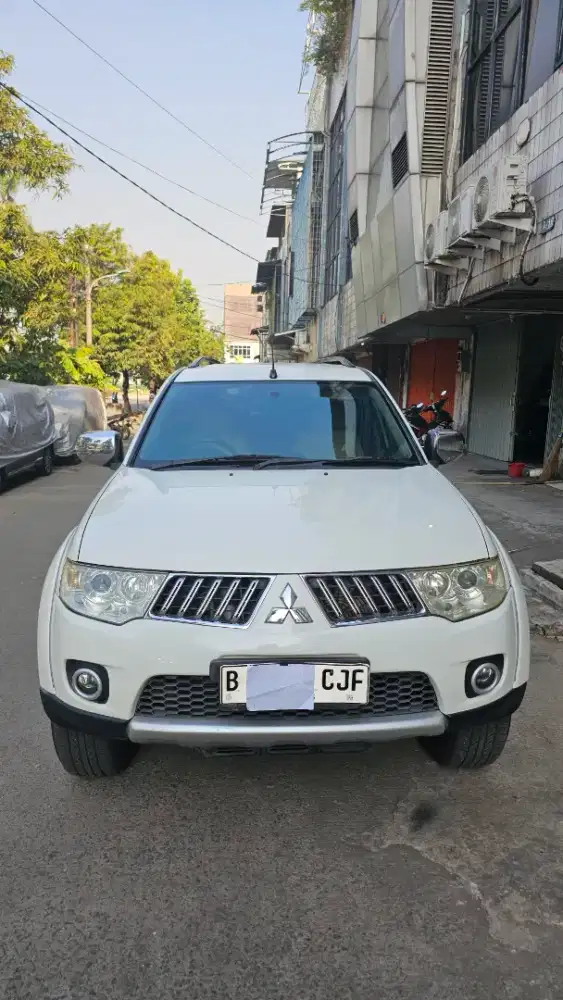 Mitsubishi pajero exceed 4x2 diesel matic 2012