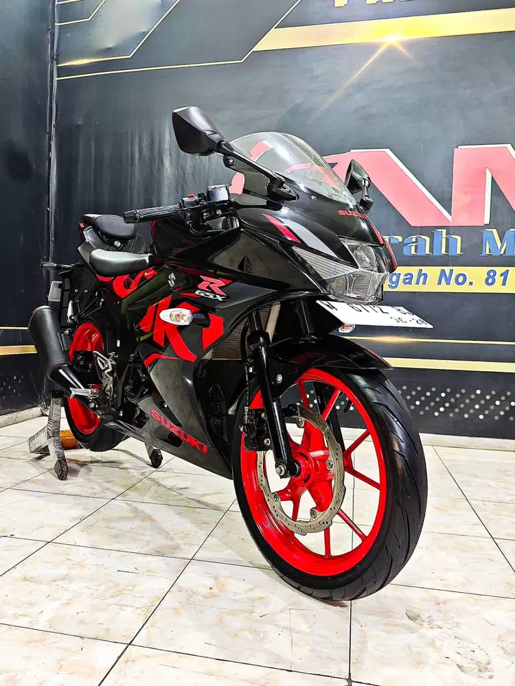 Suzuki GSX-150R Hitam Glossy Mewah Th 2018. Anugerah Motor Rungkut