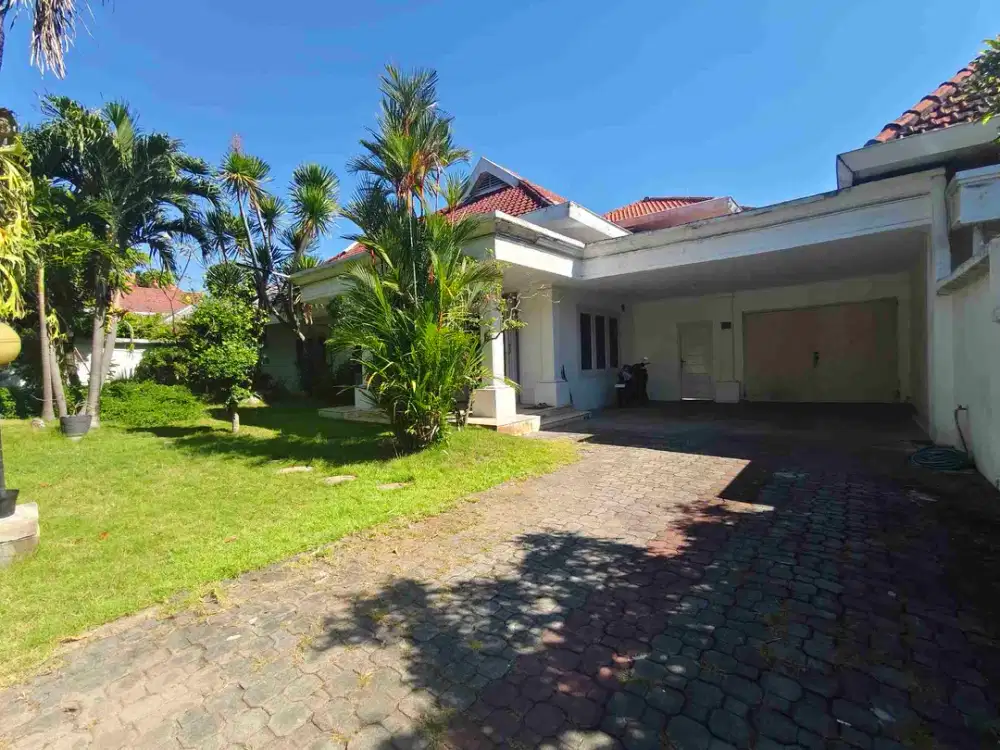 Rumah Klasik 2 Lantai Siap Huni Jalan Trunojoyo Selangkah ke jl Diponegoro, Dr Soetomo Surabaya .