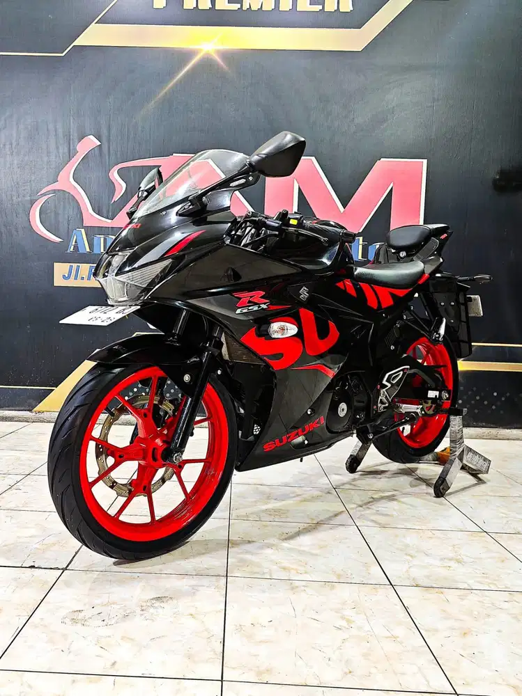 Suzuki GSX-150R Hitam Glossy Mewah Th 2018. Anugerah Motor Rungkut