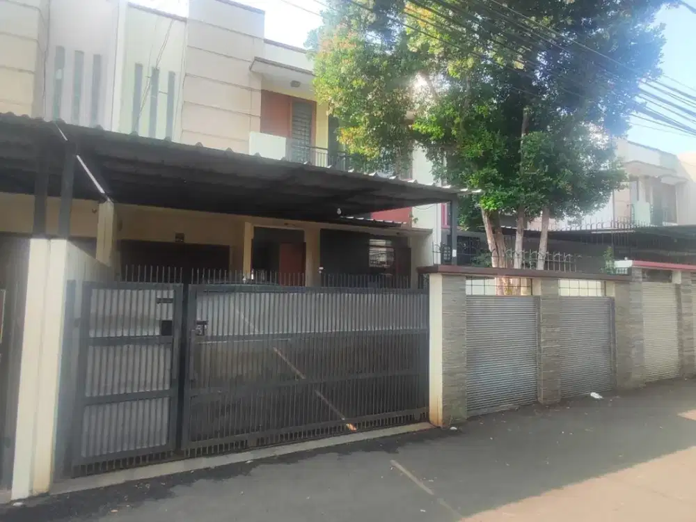 RUMAH BAGUS TANAH LUAS LOKASI STRATEGIS di KALIBATA JAKARTA SELATAN