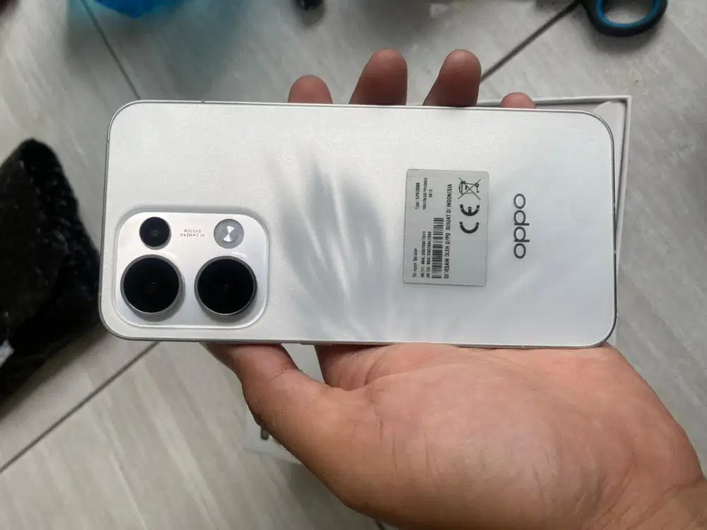 oppo reno 13 5G 12/256 GB