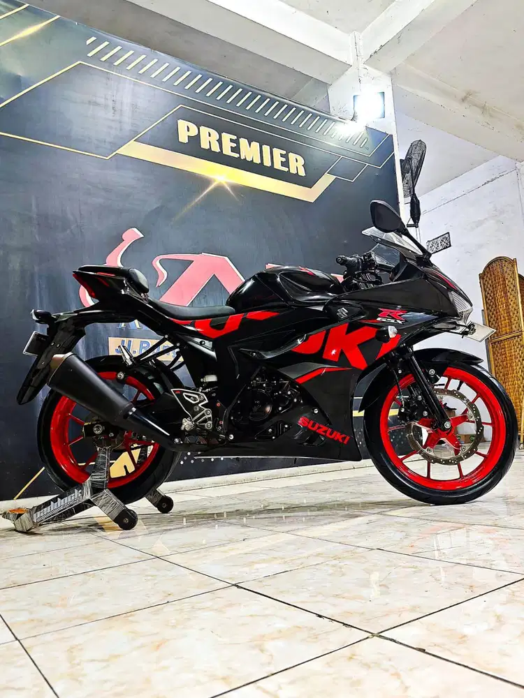 Suzuki GSX-150R warna Hitam Glossy Mewah Th 2018. Anugerah Motor
