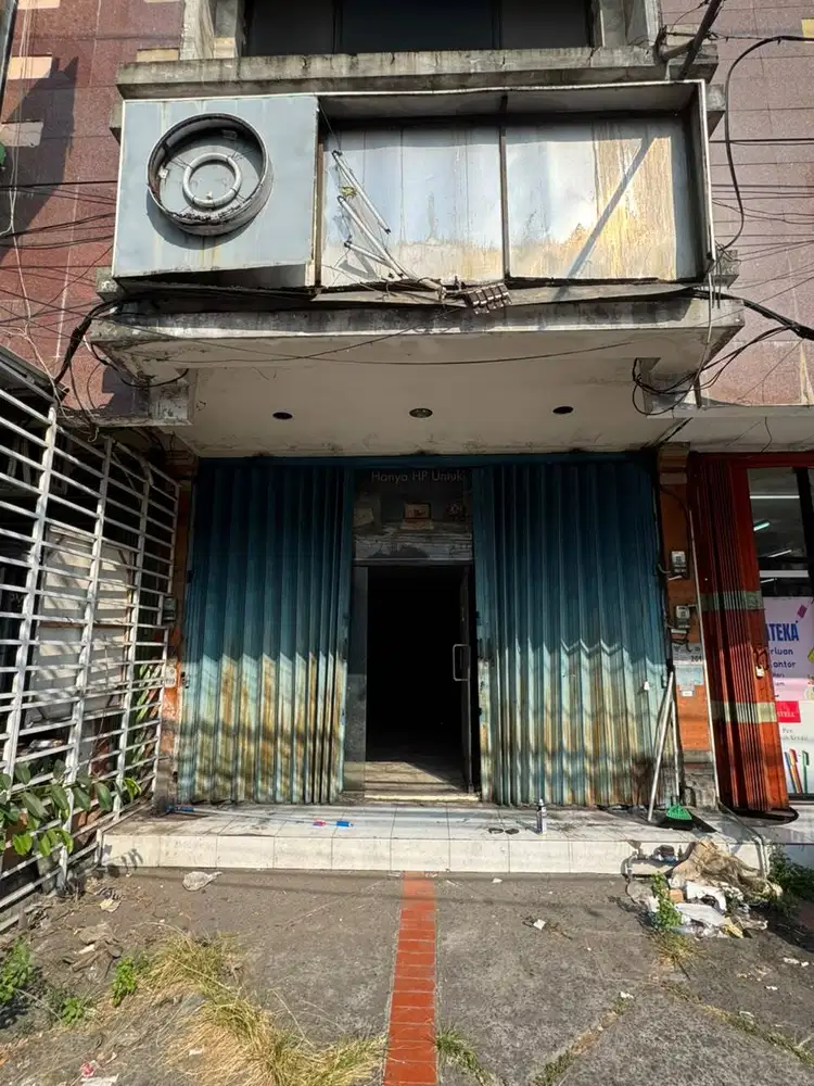 disewakan ruko 3 lantai. lokasi strategis di jalan teuku umar