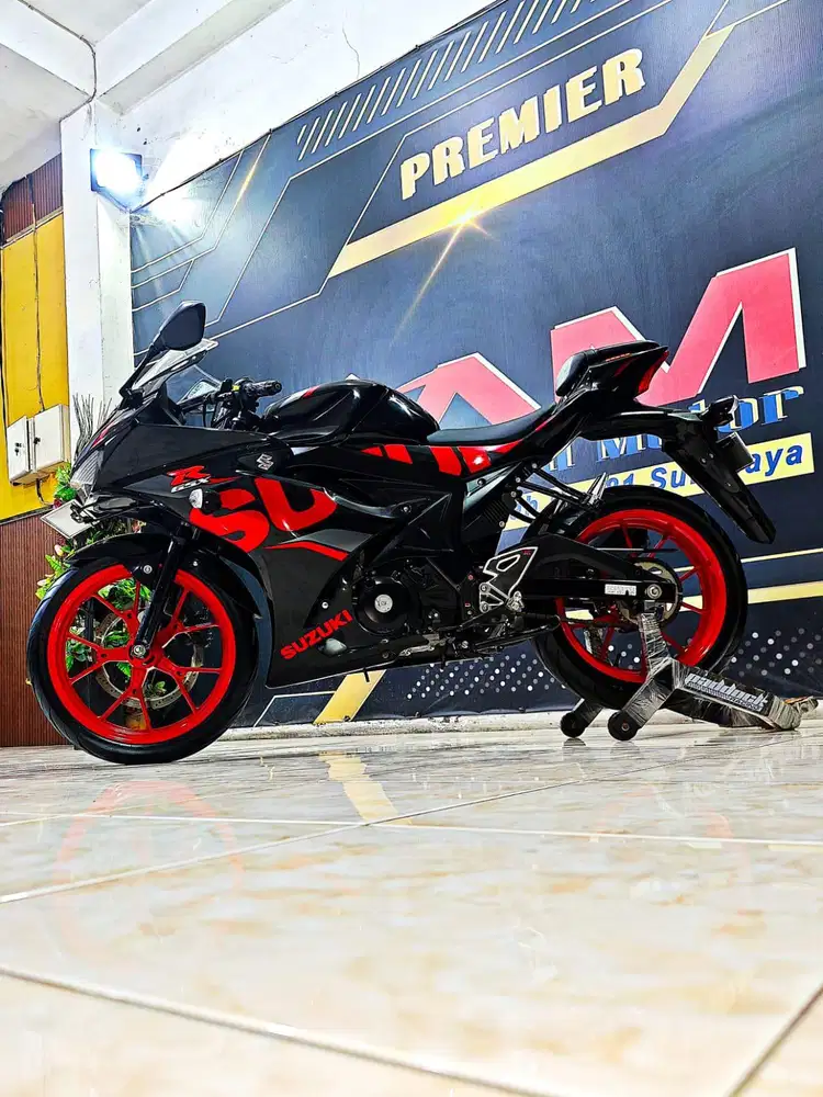 Suzuki GSX-150R Hitam Glossy Mewah Th 2018. Anugerah Motor Rungkut