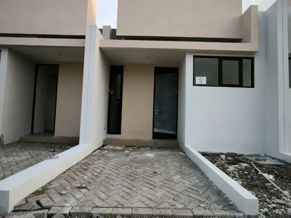 Rumah di Benowo Kepatihan Perbatasan Surabaya Barat Type Lyra Hadap Selatan, Row Jalan 8 Meter Kabel Underground