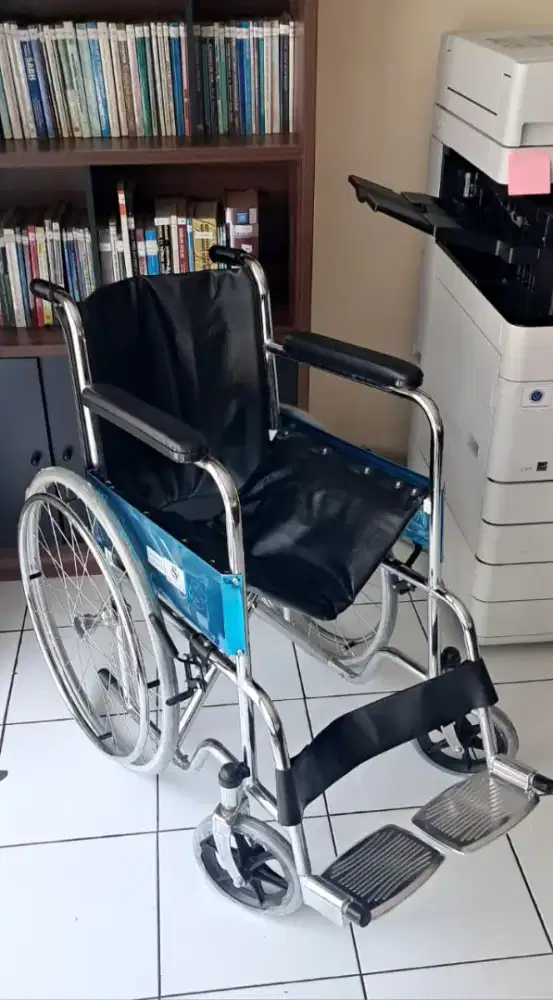 kursi roda baru dipakai sekali like new seperti baru