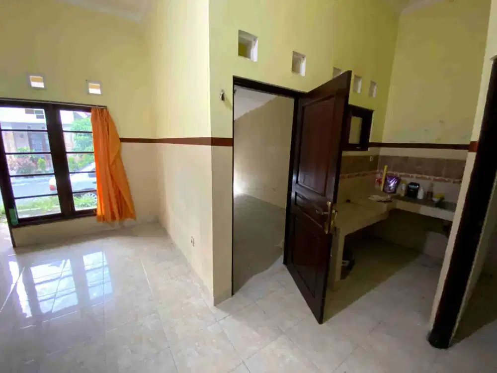 Rumah Murah 300mtr dari Jalan Kaliurang Km. 10, Dalam Perumahan One Gates System, SHM Ready
