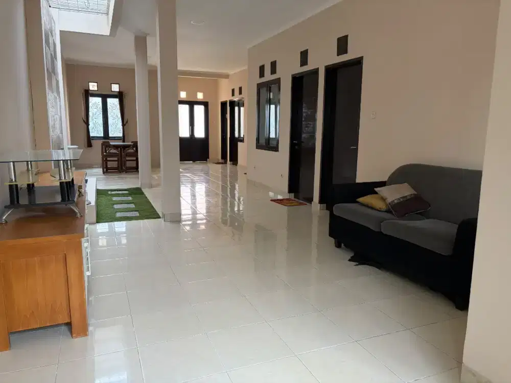 DISEWAKAN RUMAH NYAMAN (SEMI FURNISHED)
