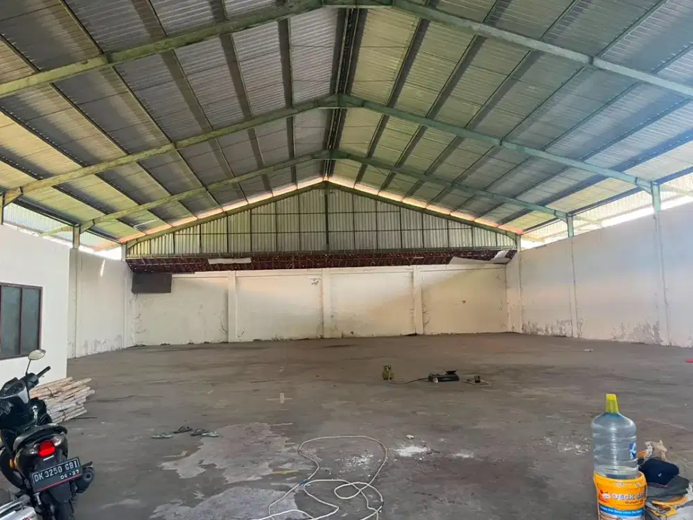 Gudang Komersial Strategis Dijual di Jalan Nakula, Kuta