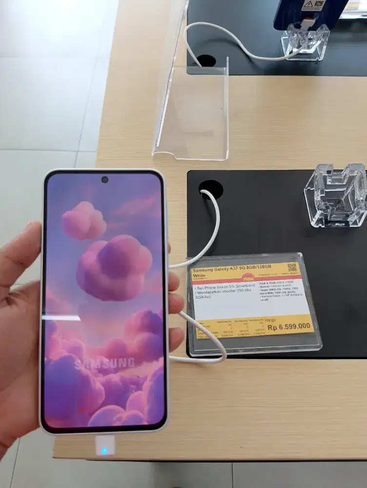 credit Samsung galaxy a37
