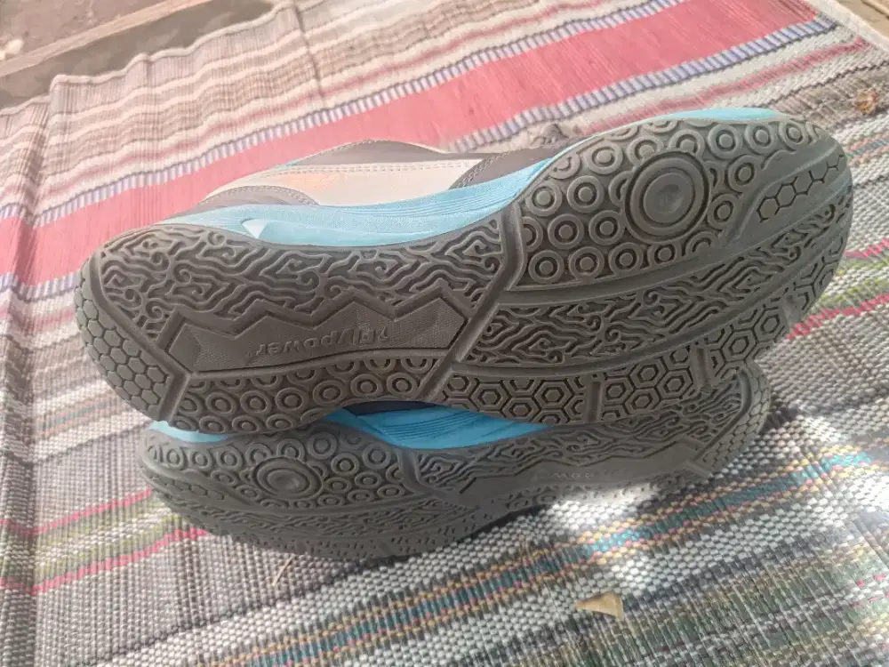 Sepatu flypower