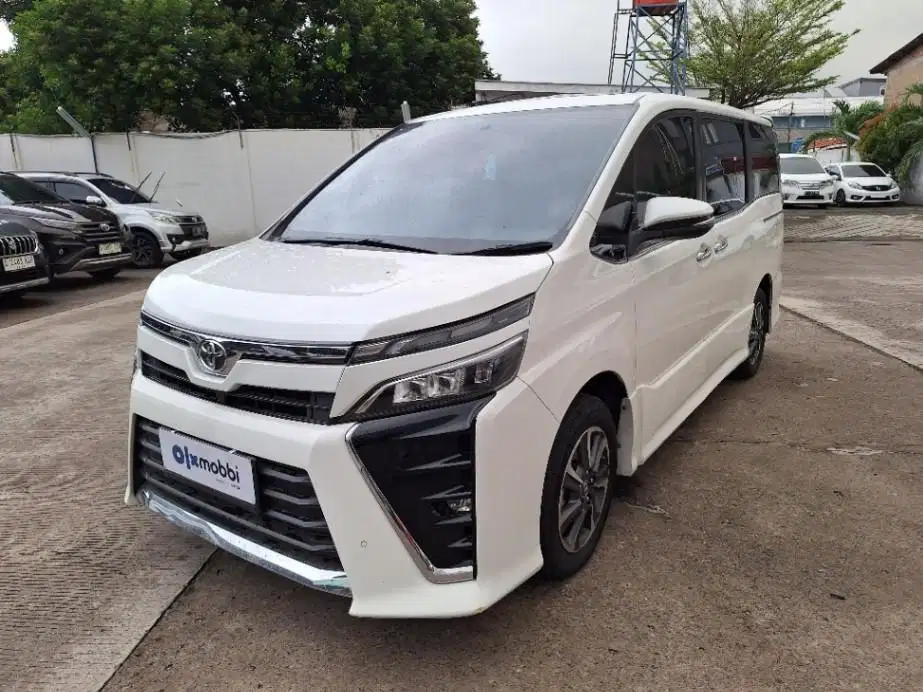 Toyota Voxy 2.0 Bensin-AT 2018
