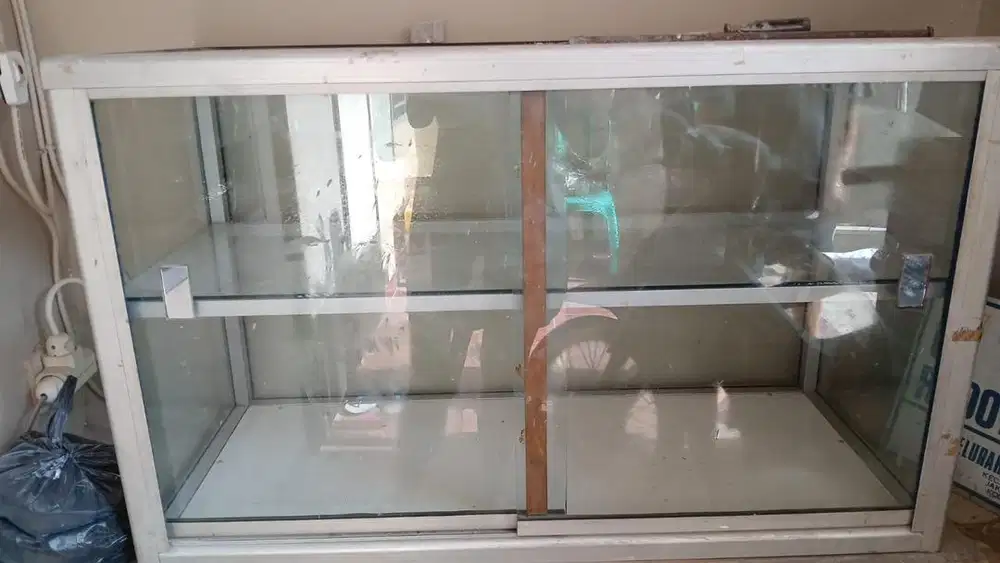 ETALASE KACA 100 x 60