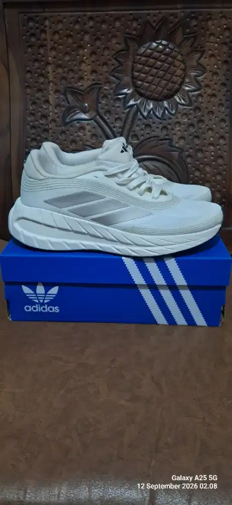 Running Shoes dari Adidas real size untuk 42,5
