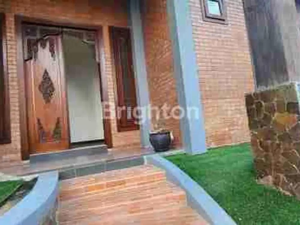 DISEWAKAN RUMAH BESAR FULLFURNISH DENGAN KOLAM RENANG SIAP HUNI DALAM PERUMAHAN PUPUK