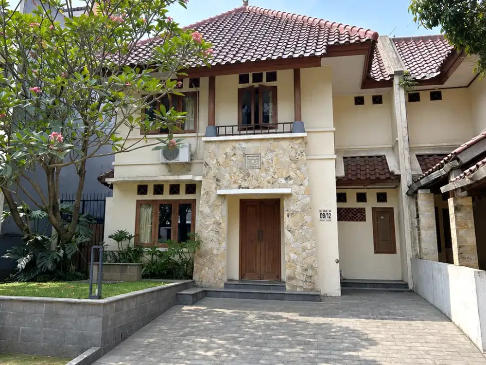 Rumah Terawat Nyaman dalam Komplek Cirendeu, Lokasi Strategis