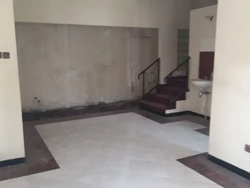 Dijual Rumah Second Lebar 9 Meter Mulyosari Row Jalan 3 Mobil Surabaya