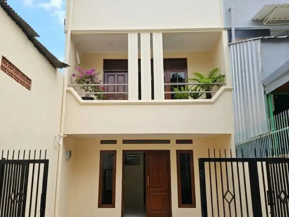 Rumah Luas 3 Lantai 5+1 Kamar di Jl Kartini Jakarta Pusat