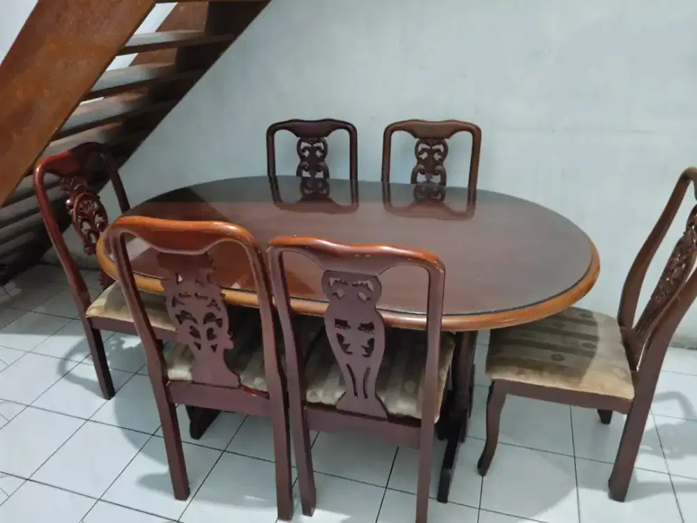 Meja makan set kursi