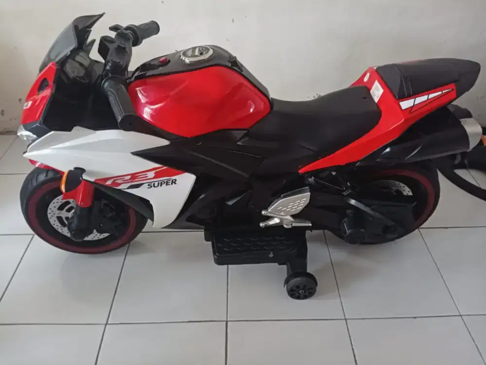 Motor dan mobil mobilan anak