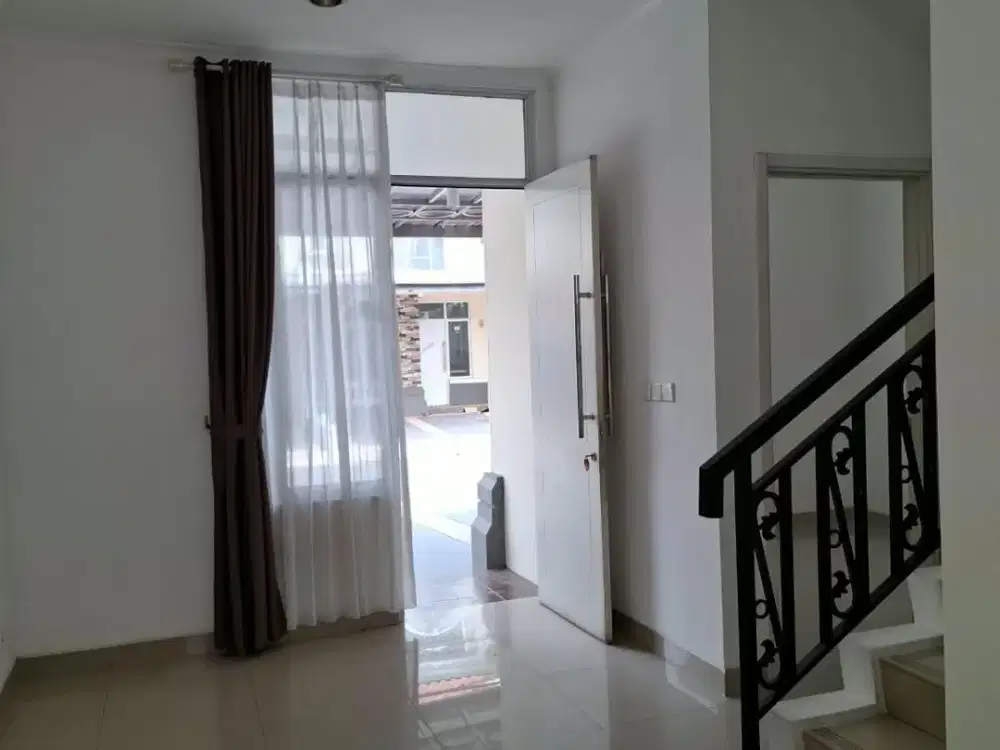 Rumah Bagus, Rapih dan Bersih Siap Huni Cluster La Seine di JGC Cakung Jakarta Timur