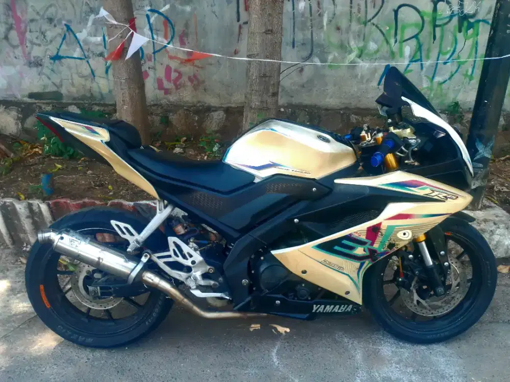 Yamaha yzf R15 model V3 dki timur 2019 lengkap sangat enak dipakai