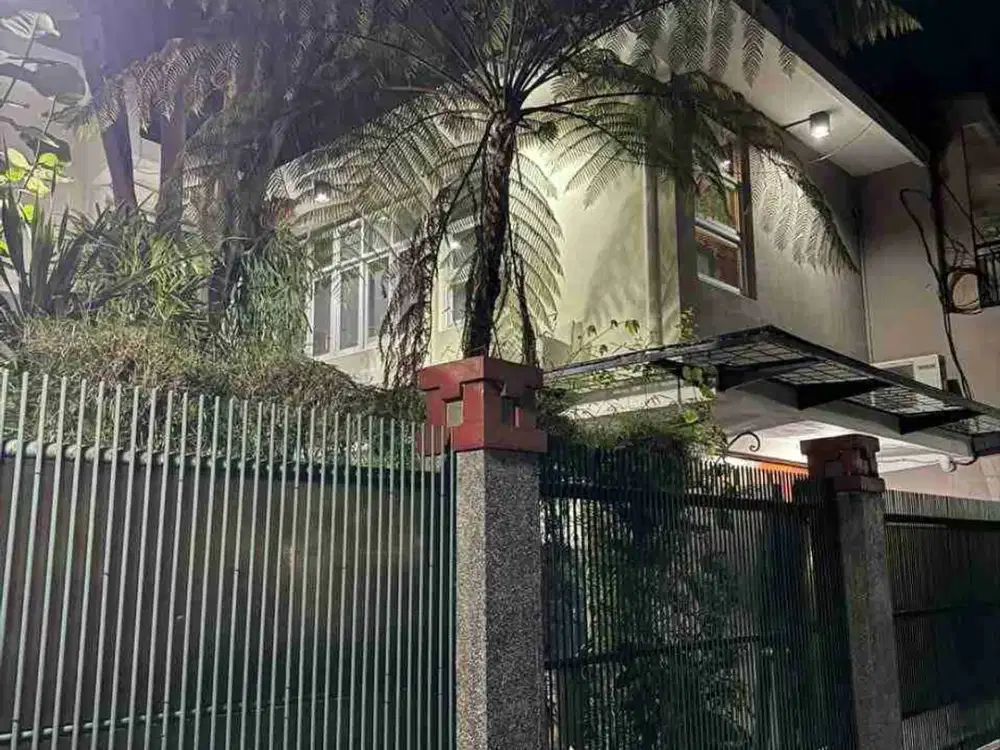 Rumah Luas 3 Lantai + Rooftop di Babakan Sari Kiaracondong, Harga 3,3 M Nego