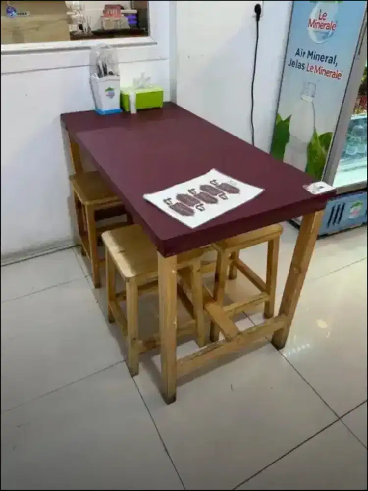 Meja Makan panjang dan 4 kursi