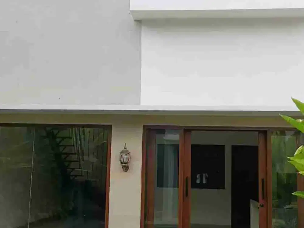 RUMAH SEMI VILLA DI PUSAT KOTA BALI 2 LANTAI SHM