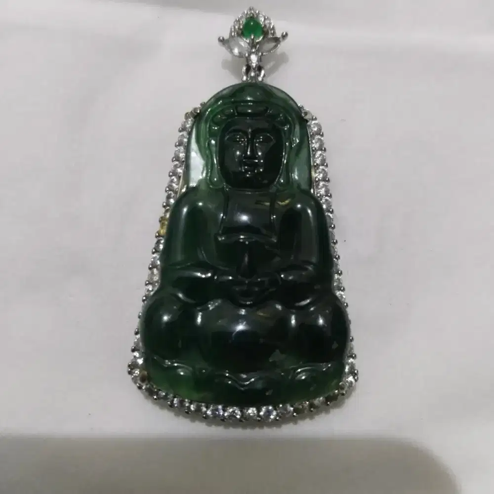 Liontin Giok Burma