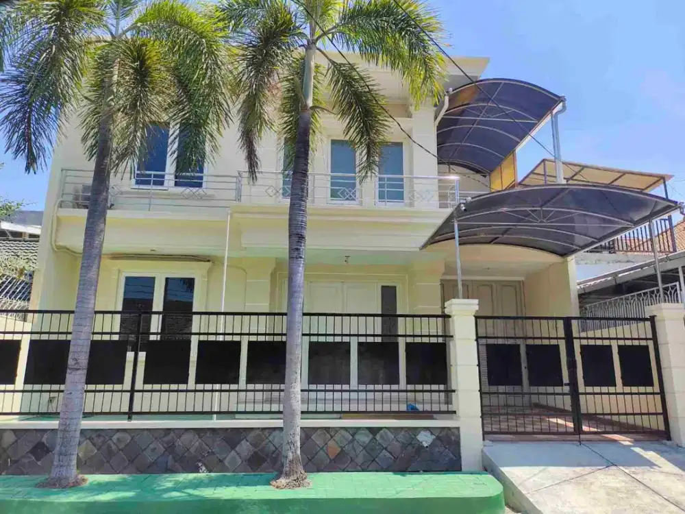 Rumah Kokoh 2Lt Siap Huni Jalan Utama Perum Bendul Merisi Surabaya bisa Untuk  Investasi, Hunian atau Kantor.. Dekat Polda Jatim, Kantor Kejaksaan, RSAL, RSI dan Kampus UK Petra serta Aneka Mall : Plaza Marina, Royal Plaza & Trans Icon jg Papaya