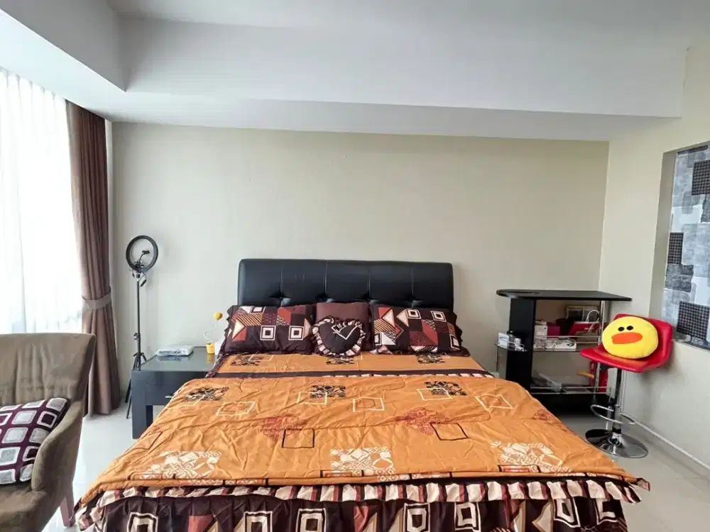 Dijual Cepat Apartemen U-Residence Tower 2, Studio 35 m², Lantai 51, View Golf, Full Furnished, Rp 550 Jt Nego