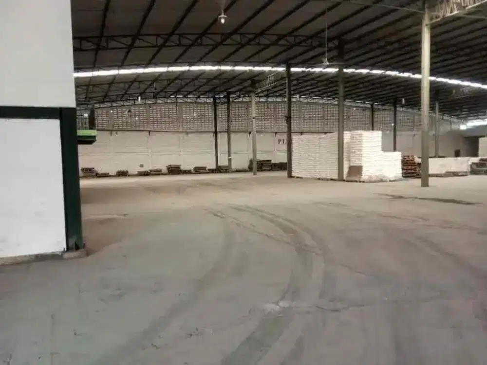 GUDANG DI PINGGIR JALAN RAYA BALARAJA BARAT – TANGERANG | LT 7.351 m² | LB 3.710 m²