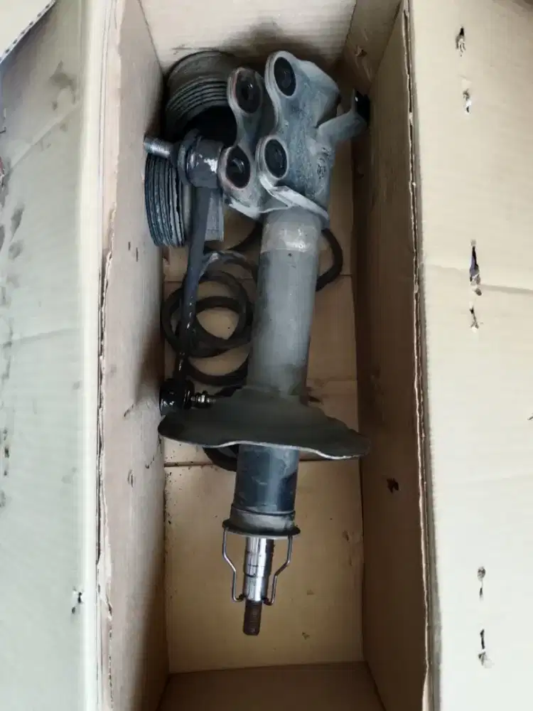 Shockbreaker mobil avanza depan belakang