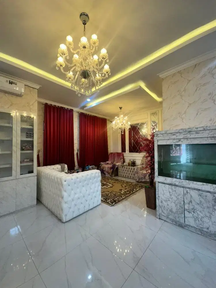 DI JUAL RUMAH MEWAH FULL FURNISH BSERTA ISI, 3 LANTAI