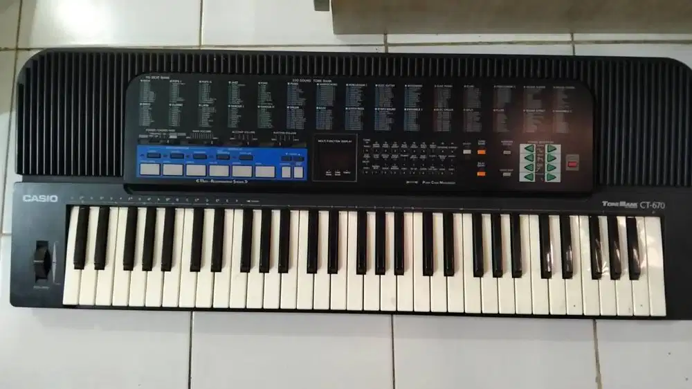 DIJUAL 1 UNIT KEYBOARD MERK CASIO