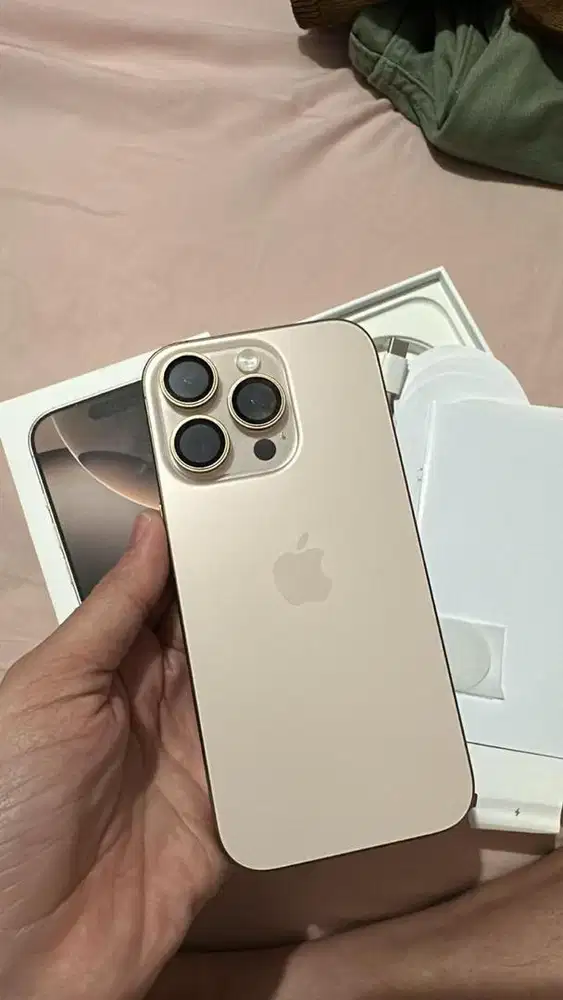 Iphone 16 Pro 256Gb Gold Desert Titanium