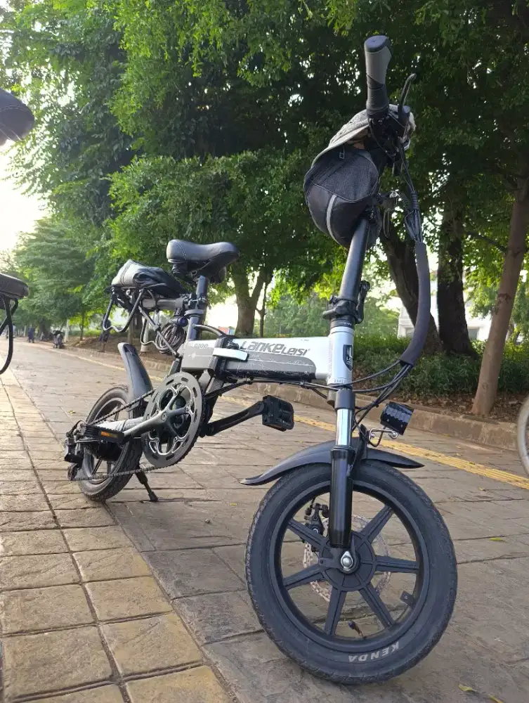 lankeleisi g100 (sepeda lipat listrik)