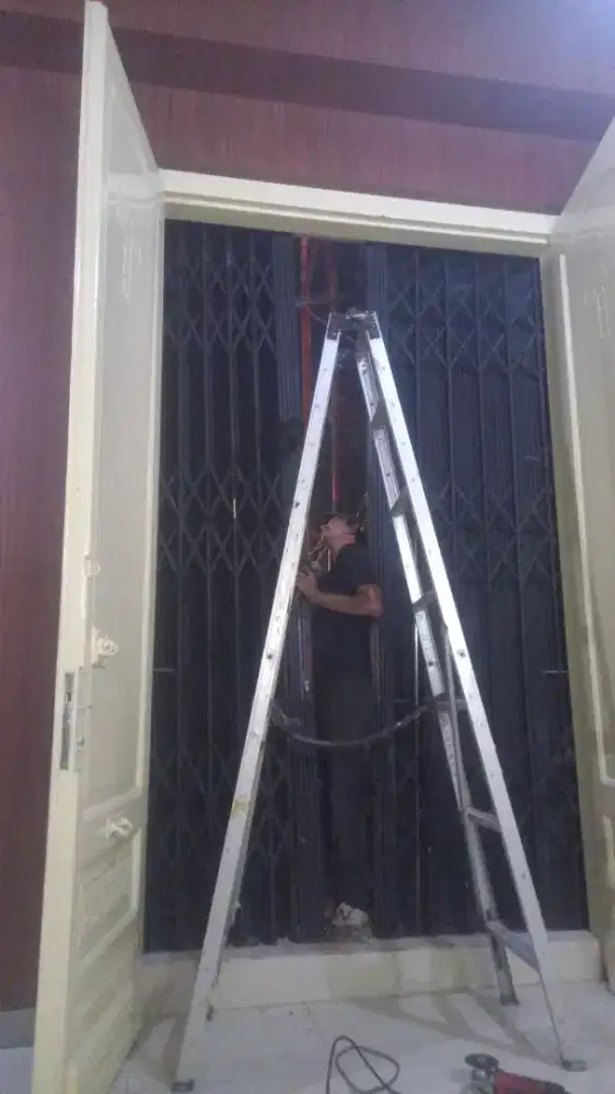 Tukang service pintu rolling door dan folding gate