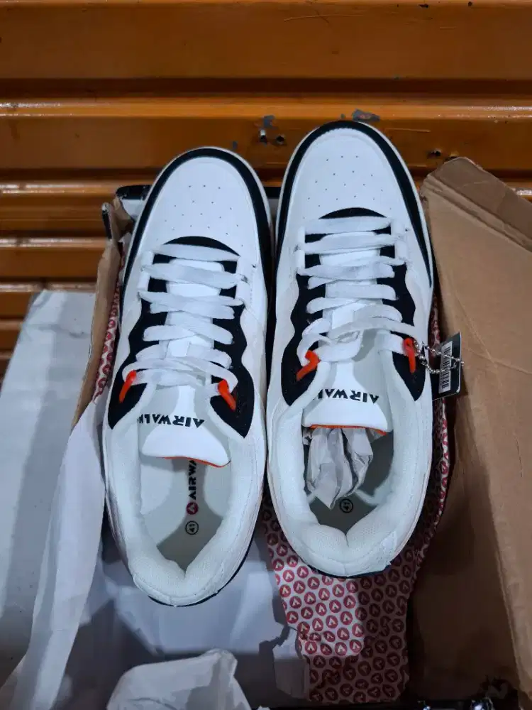 sepatu airwalk masih baru