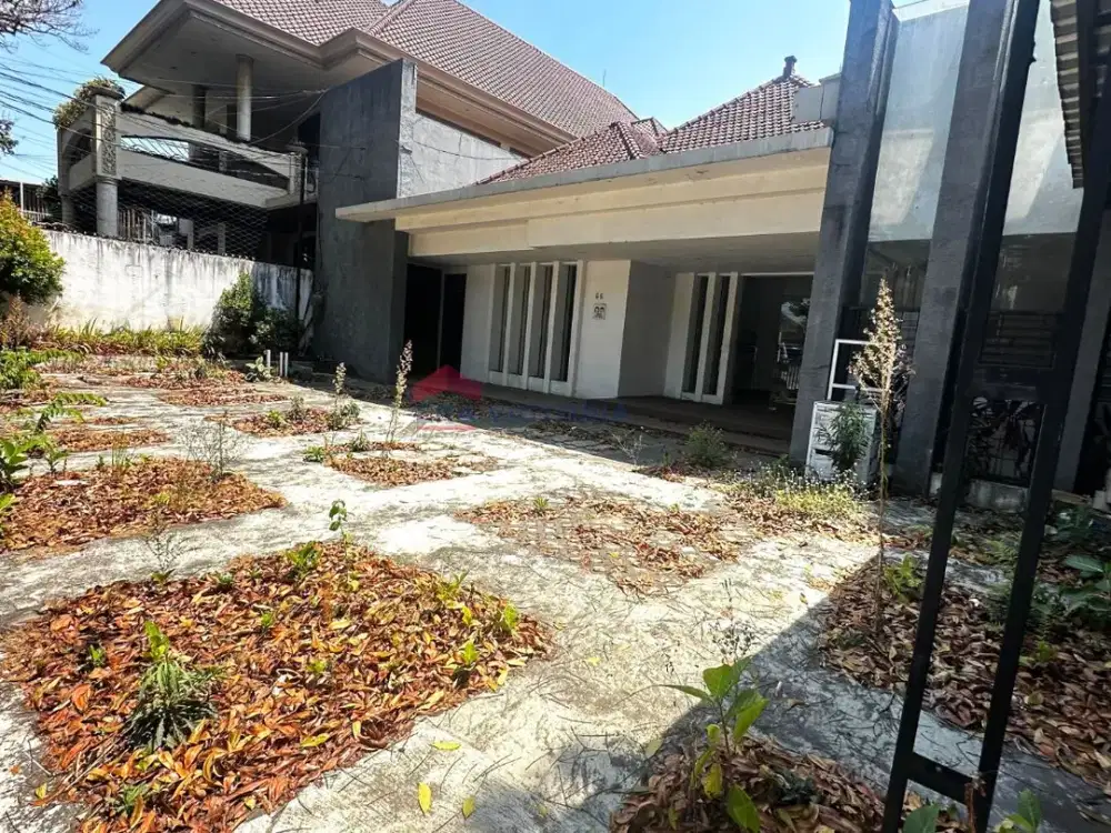 Rumah Gedung 2 Lantai Disewa di Jalan Semeru Malang SHM